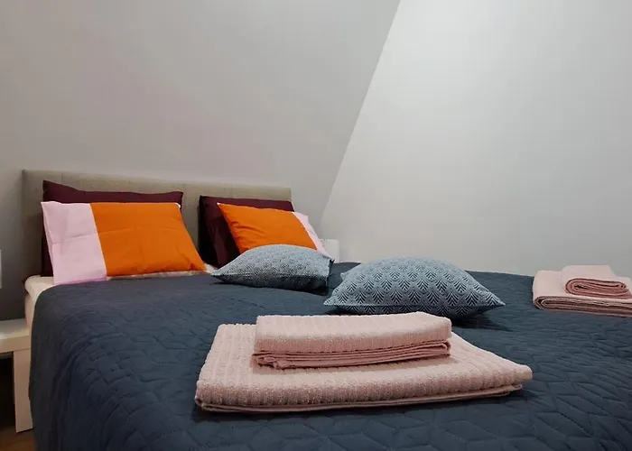 Krcmarica 20 Lux , Borovi 3 * Divčibare